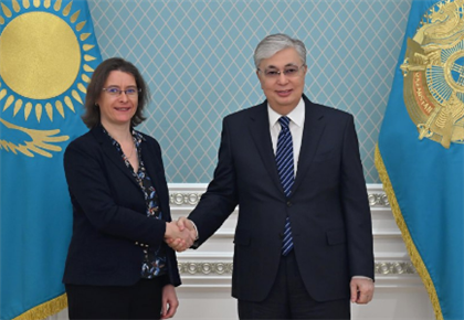 Президент Казахстана принял специального представителя президента Франции Изабель Дюмон