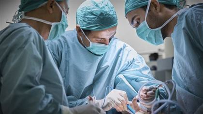 В Атырау врачи удалили у пациента опухоль весом 15 килограммов