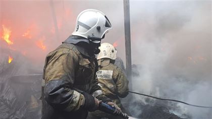 Склад с автомобильными шинами горел в Алматинской области