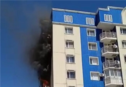 В Шымкенте в многоэтажном доме горел балкон