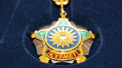 Президент наградил казахстанцев за заслуги в укреплении мира, дружбы и сотрудничества между народами