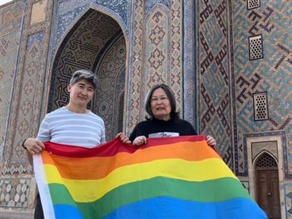 ЛГБТ флаг подняли у мавзолея Ходжи Ахмета Яссауи