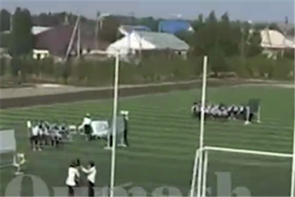 В актюбинской школе уроки проходят на спортивной площадке из-за ремонта - видео