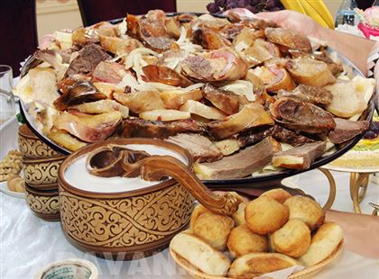 Бешбармак из мраморной говядины и казы в картоне. Как готовят национальные блюда за рубежом эмигранты из Казахстана.