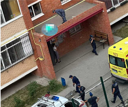 В Костанае мужчина выпал из окна восьмого этажа
