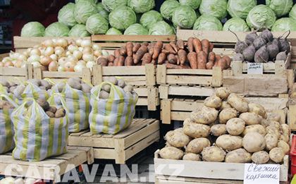 "Зимой выбросили десятки тонн": в Казахстане резко подорожал картофель, а капуста и лук его догоняют 