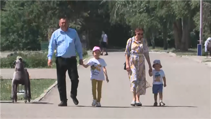 "Переехали в Казахстан ради будущего детей" — туркменские казахи
