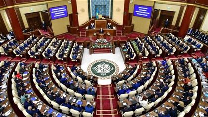 Парламент Казахстана ушел на каникулы