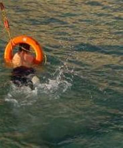 На побережье Каспийского моря спасли подростка