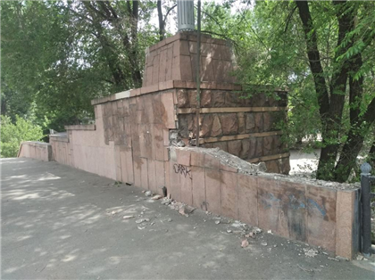 Зачем в Алматы выкопали гранитные плиты на проспекте Сейфуллина