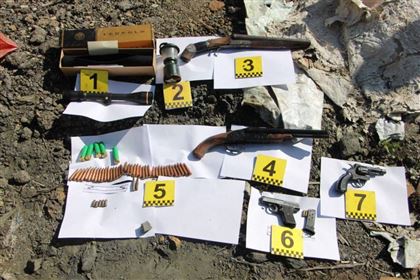Схрон с оружием и боеприпасами обнаружили на свалке в Текели
