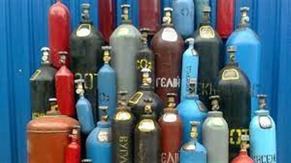 Пожарные предотвратили взрыв газовых и кислородных баллонов