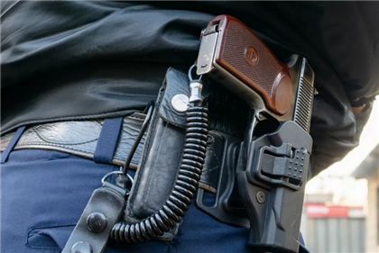 В Павлодаре полицейские у двоих мужчин изъяли пистолеты иностранного производства
