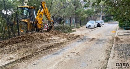 После замены магистральной трубы двор в Актау оказался «уничтожен»