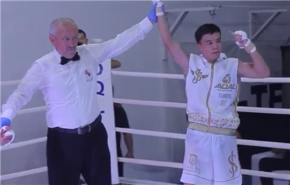 Казахстанец разделался с узбекским боксёром в Ташкенте