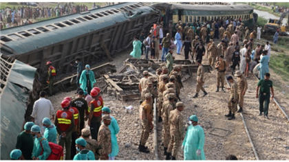 В Пакистане в результате крушения поезда погибли 35 человек