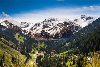 В алматинских горах вторые сутки ищут пропавшего туриста