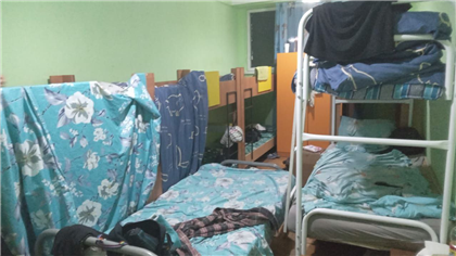 "Кровати стоят в проходах" - в каких условиях живут сироты и дети из малообеспеченных семей в лагере под Алматы