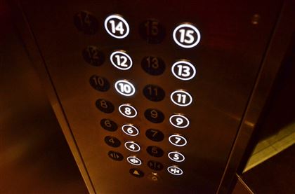 В шахте лифта погибла пенсионерка 