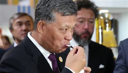 "Ваше мороженое вкуснее" – китайский губернатор попробовал казахстанское лакомство