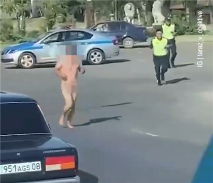 Голый мужчина бегал по улицам Тараза 