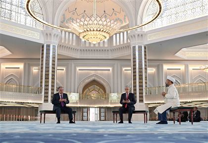  Президенты Казахстана и Таджикистана посетили Главную мечеть города Астаны