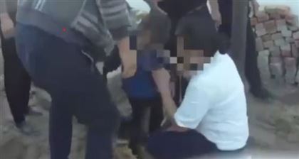 Полицейские Атырауской области спасли ребенка из канализационного колодца