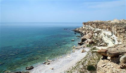 В Каспийское море унесло четырех мужчин на самодельном плоту