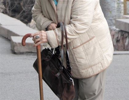 Внук через суд пытался выселить больную бабушку из дома в Актюбинской области