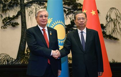 Глава государства провел встречу с Председателем Постоянного комитета Всекитайского собрания народных представителей 