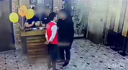 В Актобе мужчина жестоко избил менеджера ресторана 