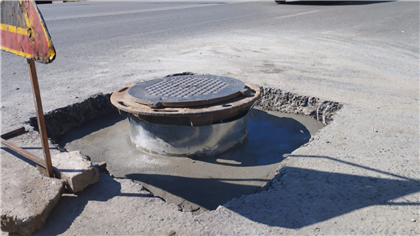 Комфорт и долговечность: в Алматы устанавливают новый тип канализационных люков