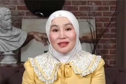 "Мы с отцом говорили о сексе" - казахстанский коуч в хиджабе