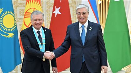 Президента Узбекистана наградили "Высшим орденом Тюркского мира"