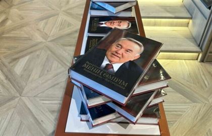 "Крупнейшая фигура" - Нурсултан Назарбаев написал о Горбачеве в своей автобиографии