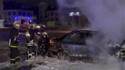 В Астане сгорел автомобиль, пострадал водитель