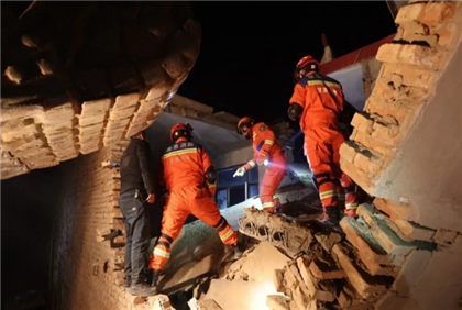 В Китае число погибших в результате землетрясения увеличилось до 131 человек