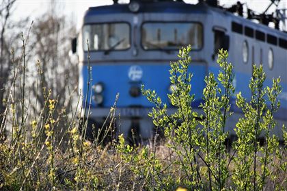Пассажирский поезд сломался в пути в Казахстане
