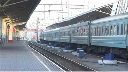Грузовой поезд сошел с рельсов в Карагандинской области