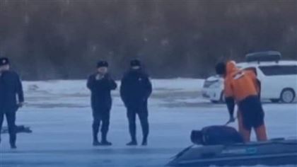 В Атырау погиб водитель, провалившись под лед