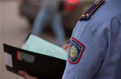 В Шымкенте полицейские вымогали 5 000 долларов США у девушки, подрабатывавшей онлайн-стриптизом