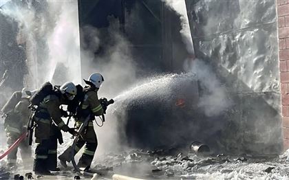 В Алматы потушен пожар на складе 