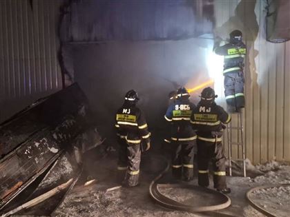 В Усть-Каменогорске в гаражном боксе загорелось авто