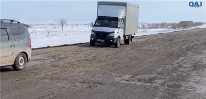 В Актюбинской области дефекты на автодорогах усложняют проезд для авто
