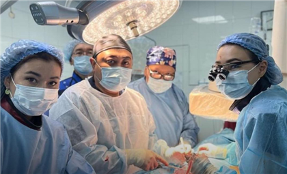 "Медсестры держали стол" - как алматинские врачи проводили операции во время землетрясения