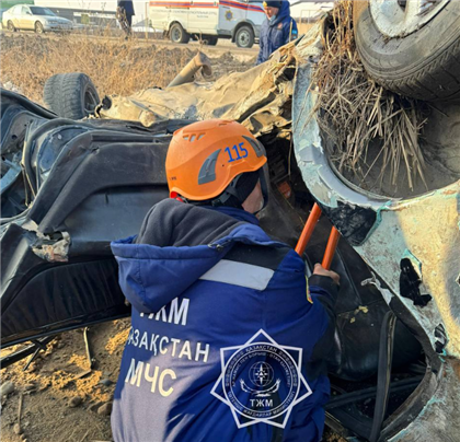 Водителя вырезали из автомобиля спасатели в Алматинской области