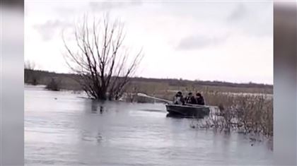 В Петропавловске полицейские спасли пожилого охранника, оказавшегося в зоне затопления
