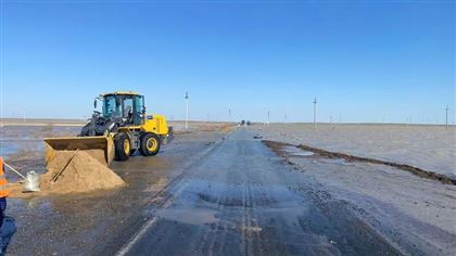 Из-за паводка в семи областях, 12 участков автодорог закрыты в Казахстане