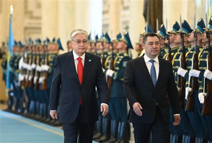 В Акорде состоялась церемония встречи президента Кыргызстана
