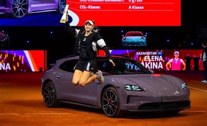 Теннисистка Елена Рыбакина отказалась сесть за руль подаренного ей Porsche